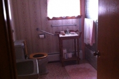 Full Bathroom 1